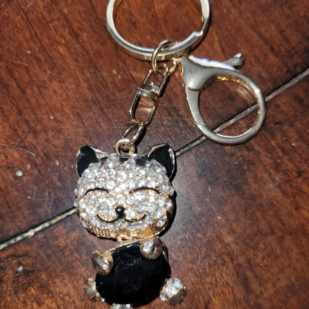 Sparkling Cat Bag Charm with Black Gem - Picture 4 of 5